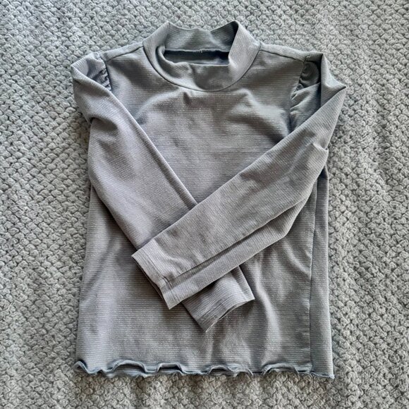 OshKosh bundle of two light blue tshort and turtleneck 3T and 4T - Picture 4 of 8